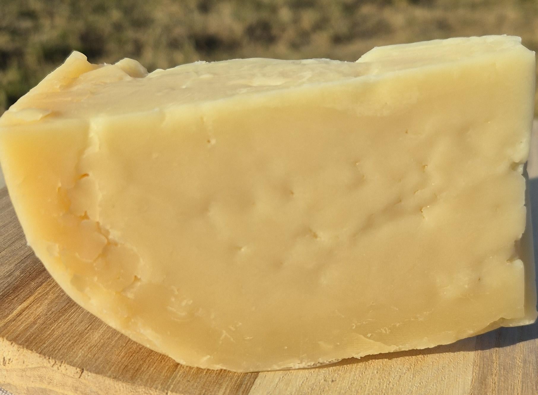 Сир крафтовый Чеддер с цельного молока выдержки от 8 месяцев 200-210 г вакуум (101200)