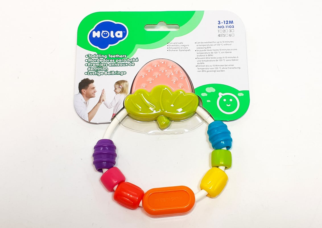 Погремушка прорезыватель грызунок в виде землянички Hola Toys разноцветная