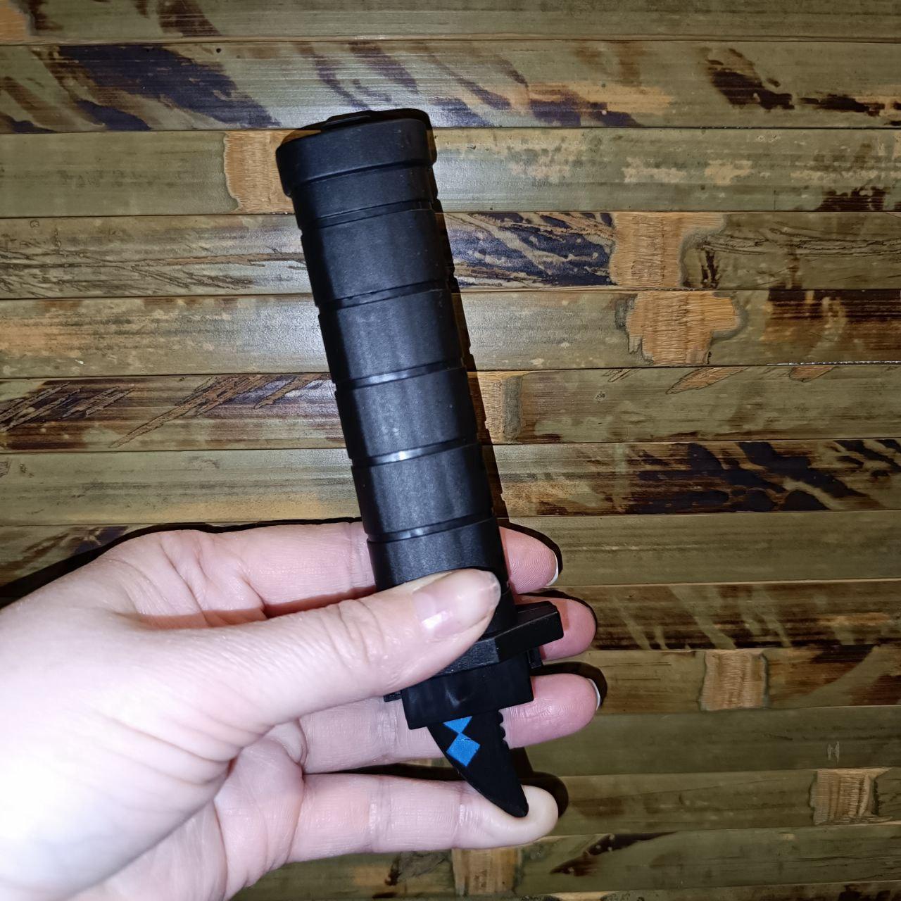 Бутафорський ніж Майнкрафт з лезом що ховається в ручку 21 см Синій (2822854473) - фото 2 Бутафорський ніж Майнкрафт з лезом що ховається в ручку 21 см Синій (2822854473) - фото 2