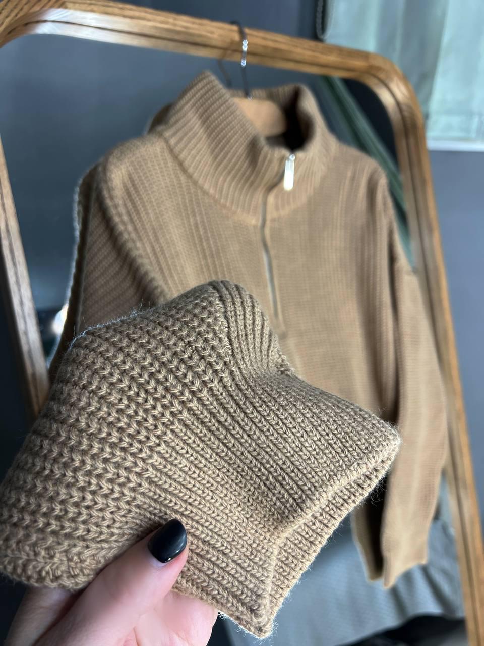 Светр жіночий 6752 короткий широкий блискавка на комірі OS Карамельний (1025) - фото 2