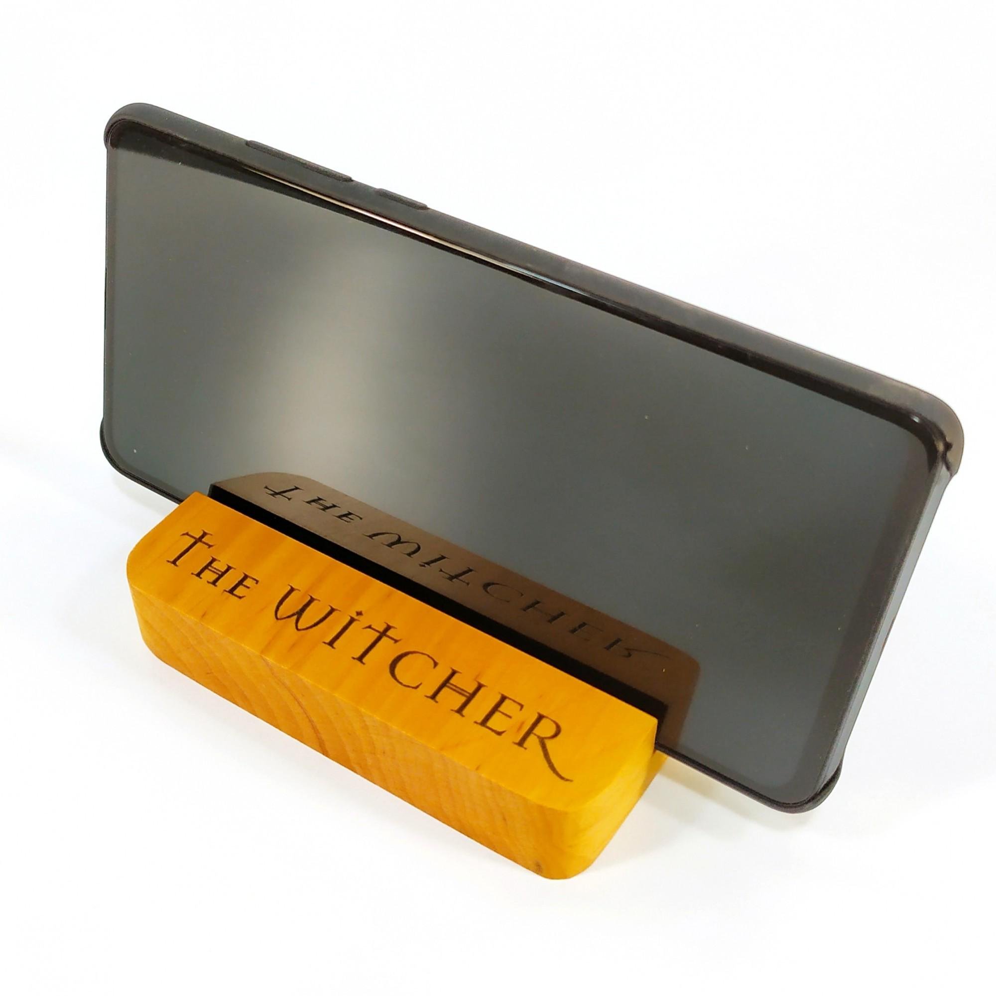 Подставка для телефона Майстерня містера Томаса The Witcher 12х10 см Черный - фото 4 Подставка для телефона Майстерня містера Томаса The Witcher 12х10 см Черный - фото 4