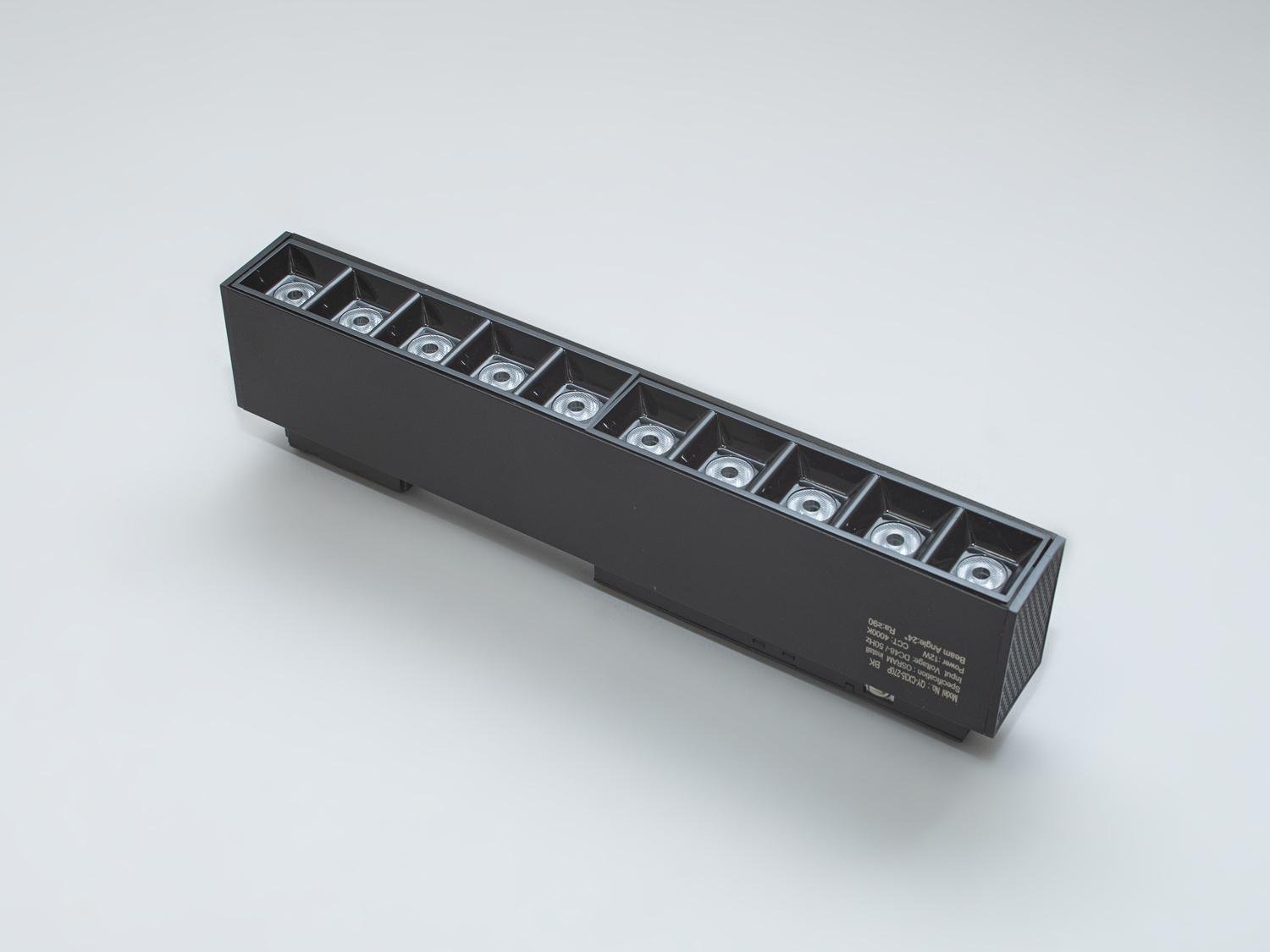 Прожектор на шину для магнитной трековой системы 12 Вт (QY-CX35-270P-BK)