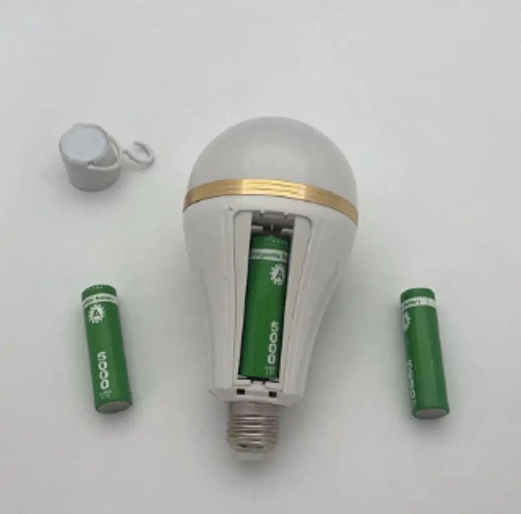 Светодиодная лампа BL FA-3933 E27 30 Вт с тремя аккумуляторами 18650 для аварийного освещения (3584) Светодиодная лампа BL FA-3933 E27 30 Вт с тремя аккумуляторами 18650 для аварийного освещения (3584)