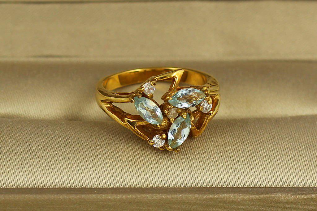 Кольцо звезда голубой топаз р. 17 Золотистый (29051865)