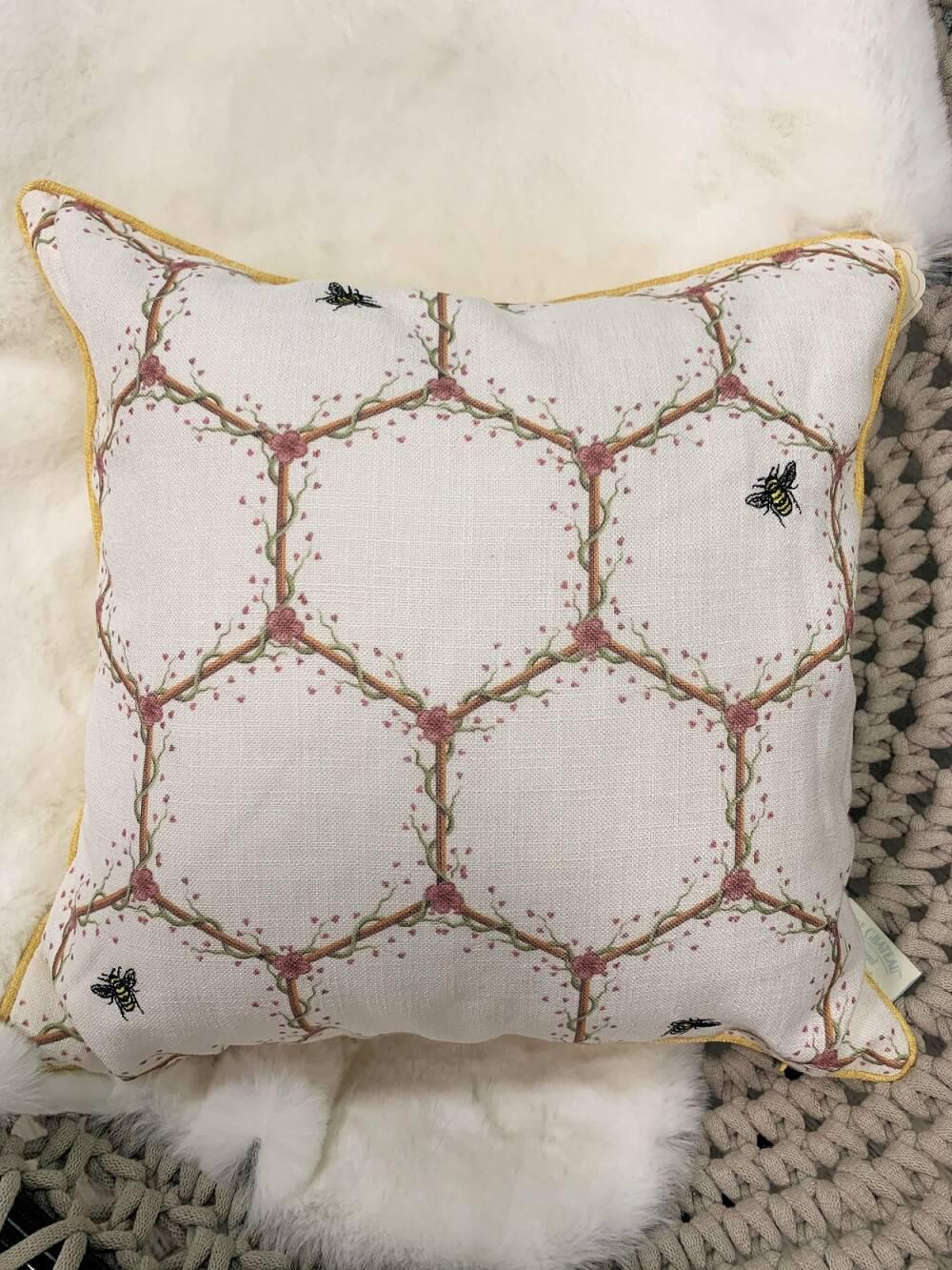 Подушка декоративна Maestro 45x45 см Білий (000084732)