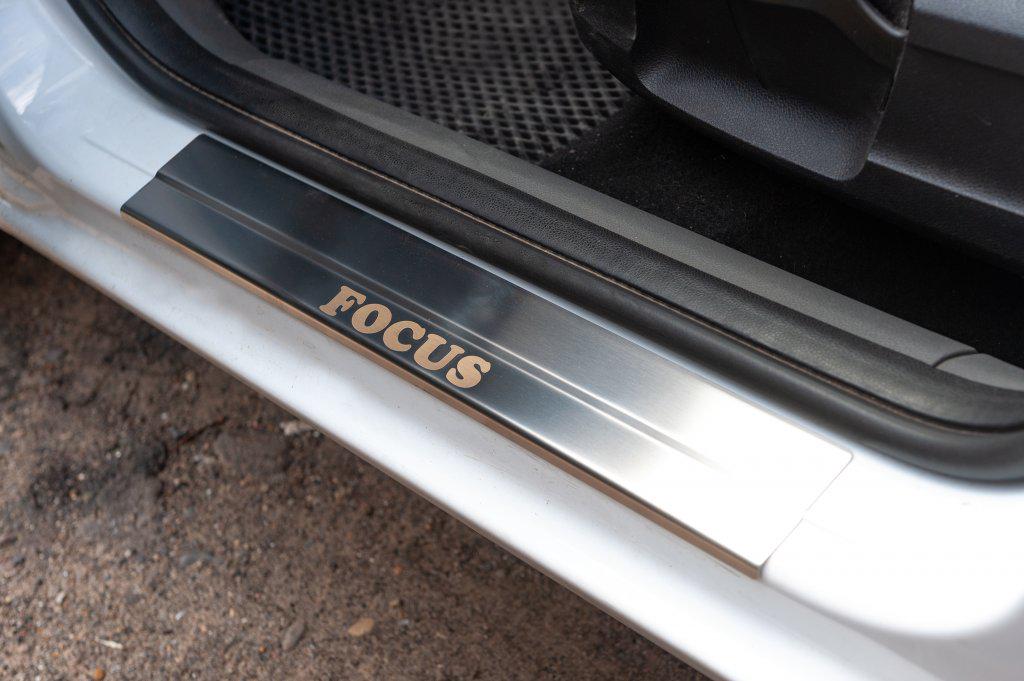 Накладки на пороги Carmos для Ford Focus II 2008-2011 гг. нержавеющая сталь Хром