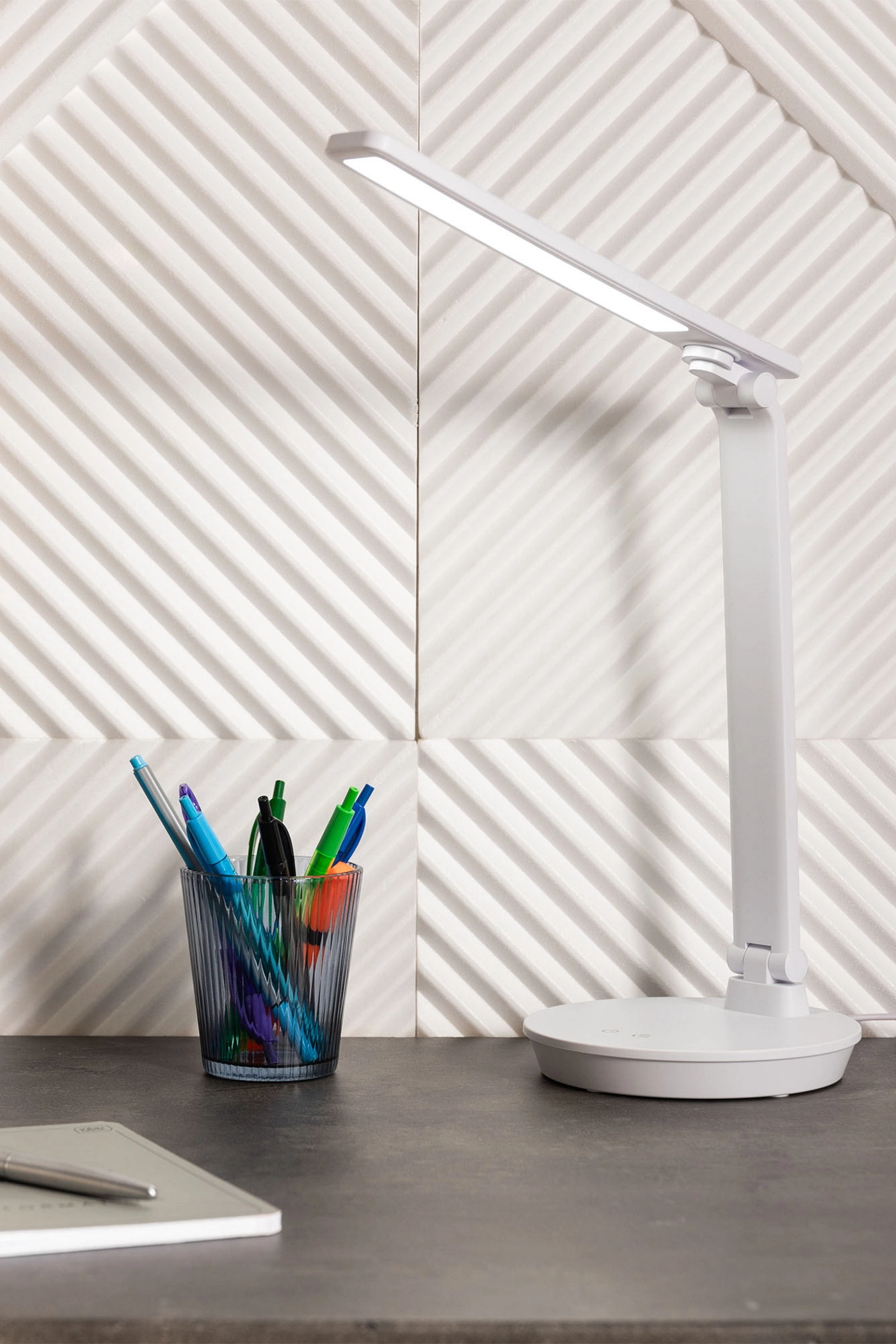 Настільна лампа Zuma Line SM-542-WH 1xLED module max. 5 Вт (SM-542-WH) - фото 3 Настільна лампа Zuma Line SM-542-WH 1xLED module max. 5 Вт (SM-542-WH) - фото 3