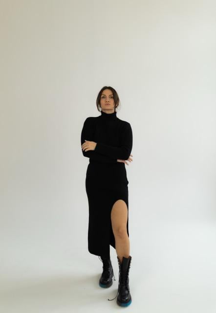 Платье вязаное с разрезом на ноге WALERI one size Черный