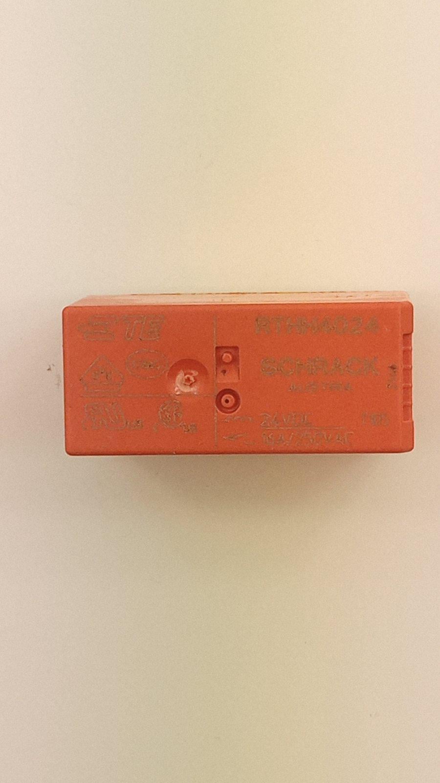 Реле Schrack RTHH4024 24DC 16A (30468)