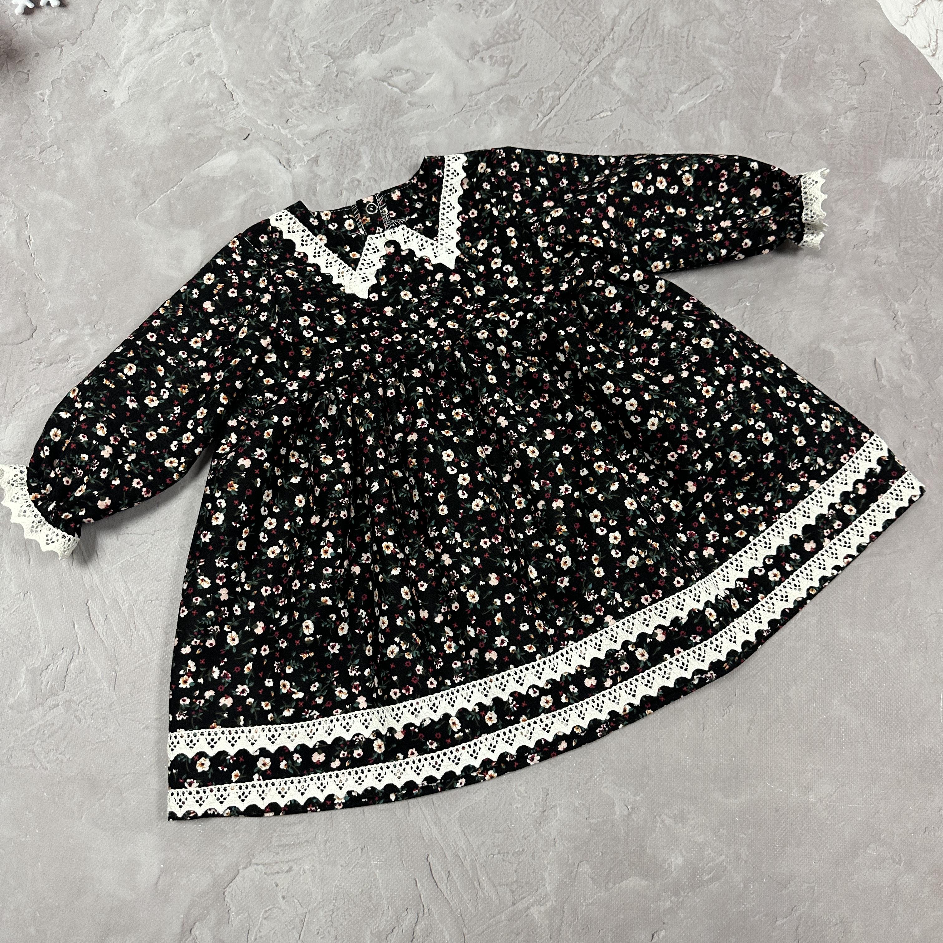 Сукня дитяча фланелева Мері з імітованим комірцем і мереживом р. 104 (23690)