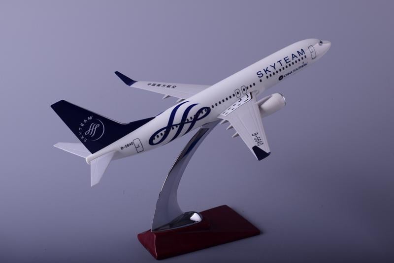 Колекційна модель літака Shantou Tongde Boeing 737 SkyTeam 32см