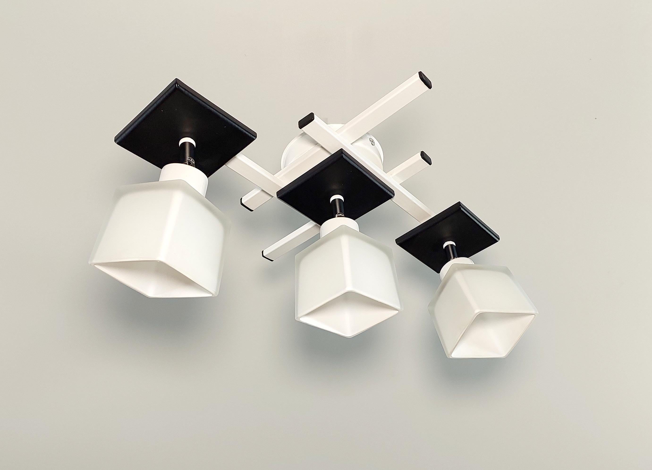 Люстра потолочная Оскар/3 на 3 поворотных плафона Белый/Черный