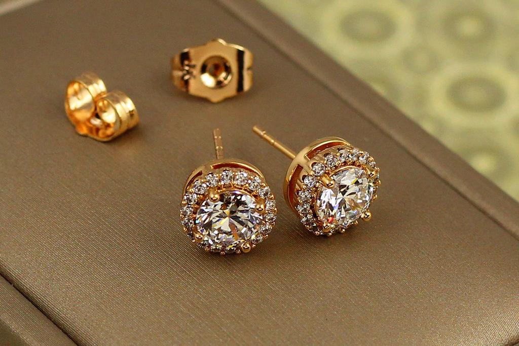 Серьги гвоздики Xuping Jewelry камень окантовка белый фианит 9 мм Золотистый (33754079)