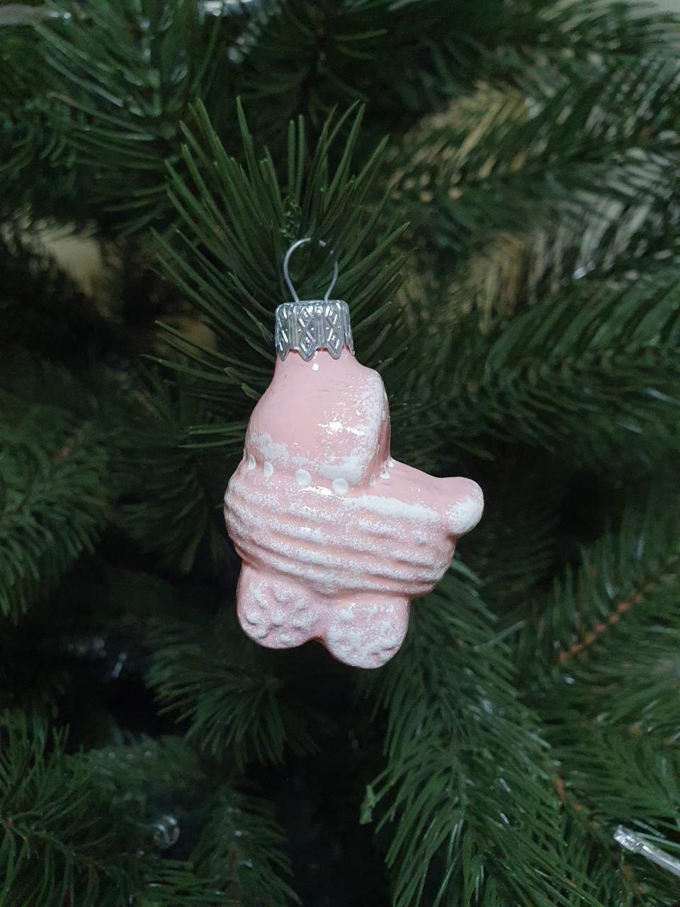 Игрушка формованная на елку Мини Коляска Розовый - фото 2