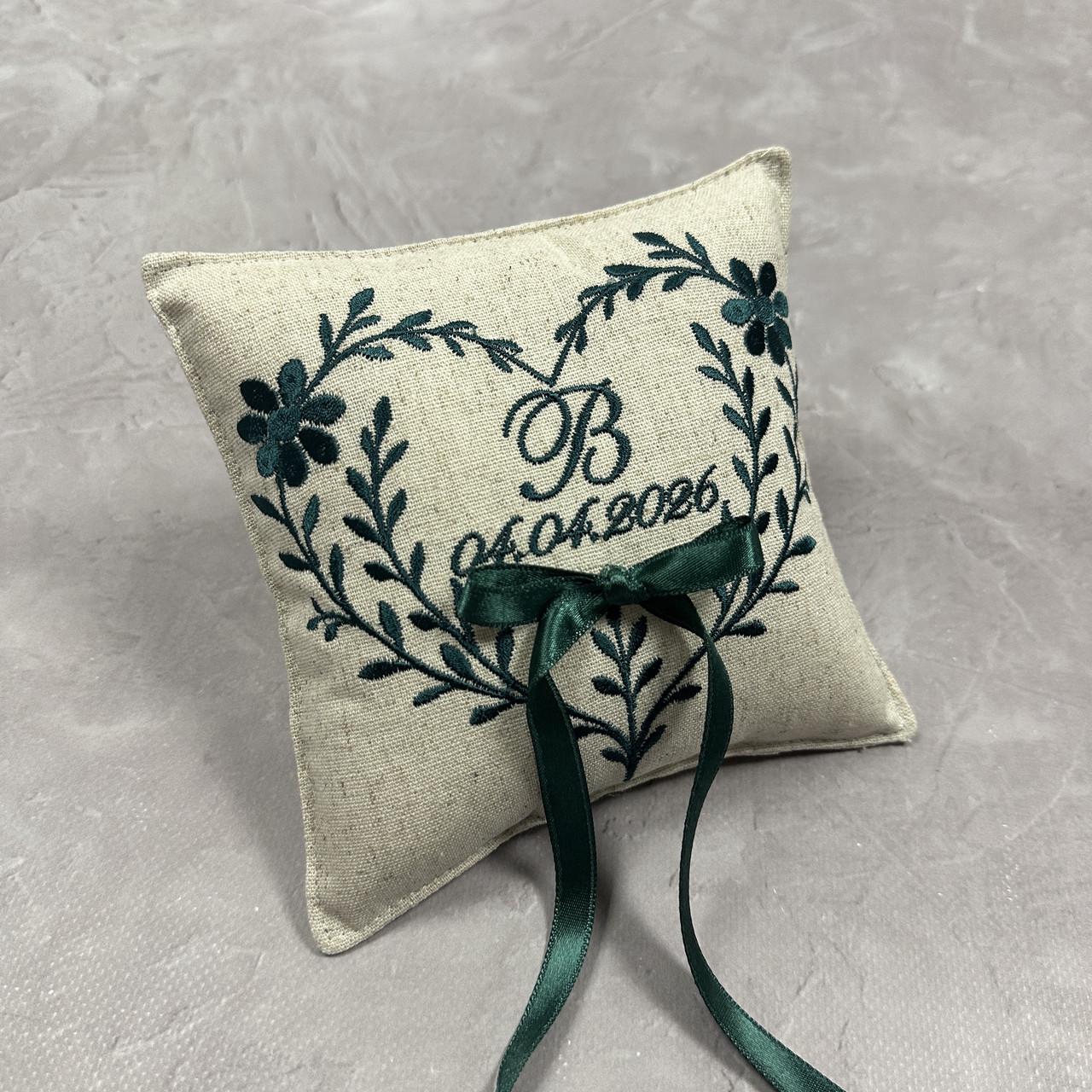 Подушка весільна для кілець ручної роботи лляна з вишитим серцем (2732559707)