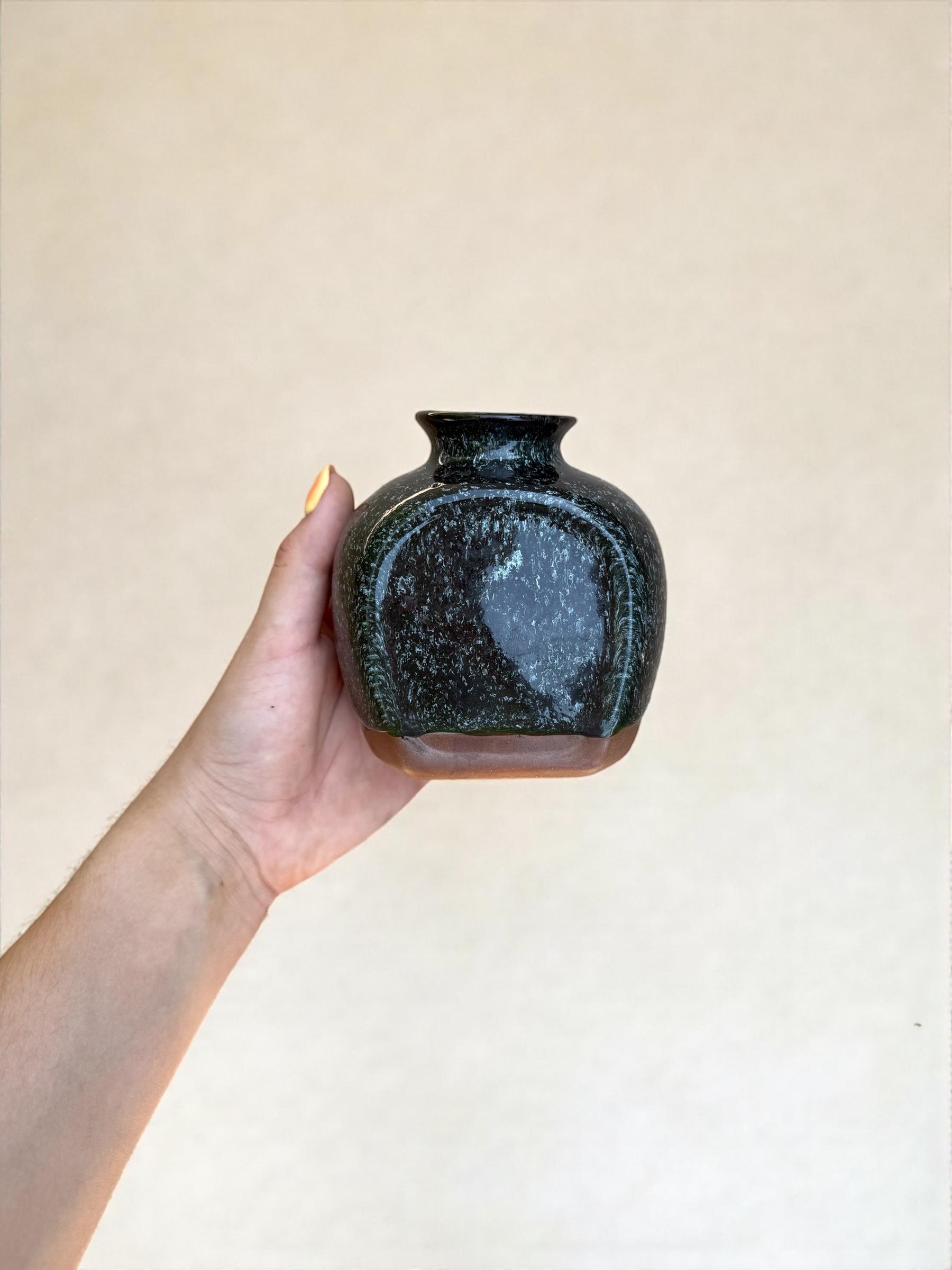 Ваза квадратна ручної роботи 9,5 см Зелений (28783222) - фото 5 Ваза квадратна ручної роботи 9,5 см Зелений (28783222) - фото 5