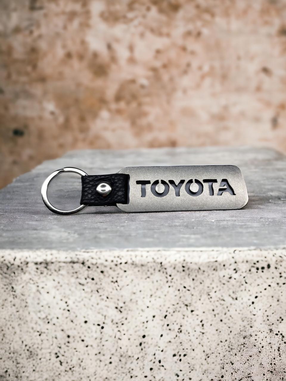 Брелок для автомобиля Toyota металлический (2227179467) Брелок для автомобиля Toyota металлический (2227179467)