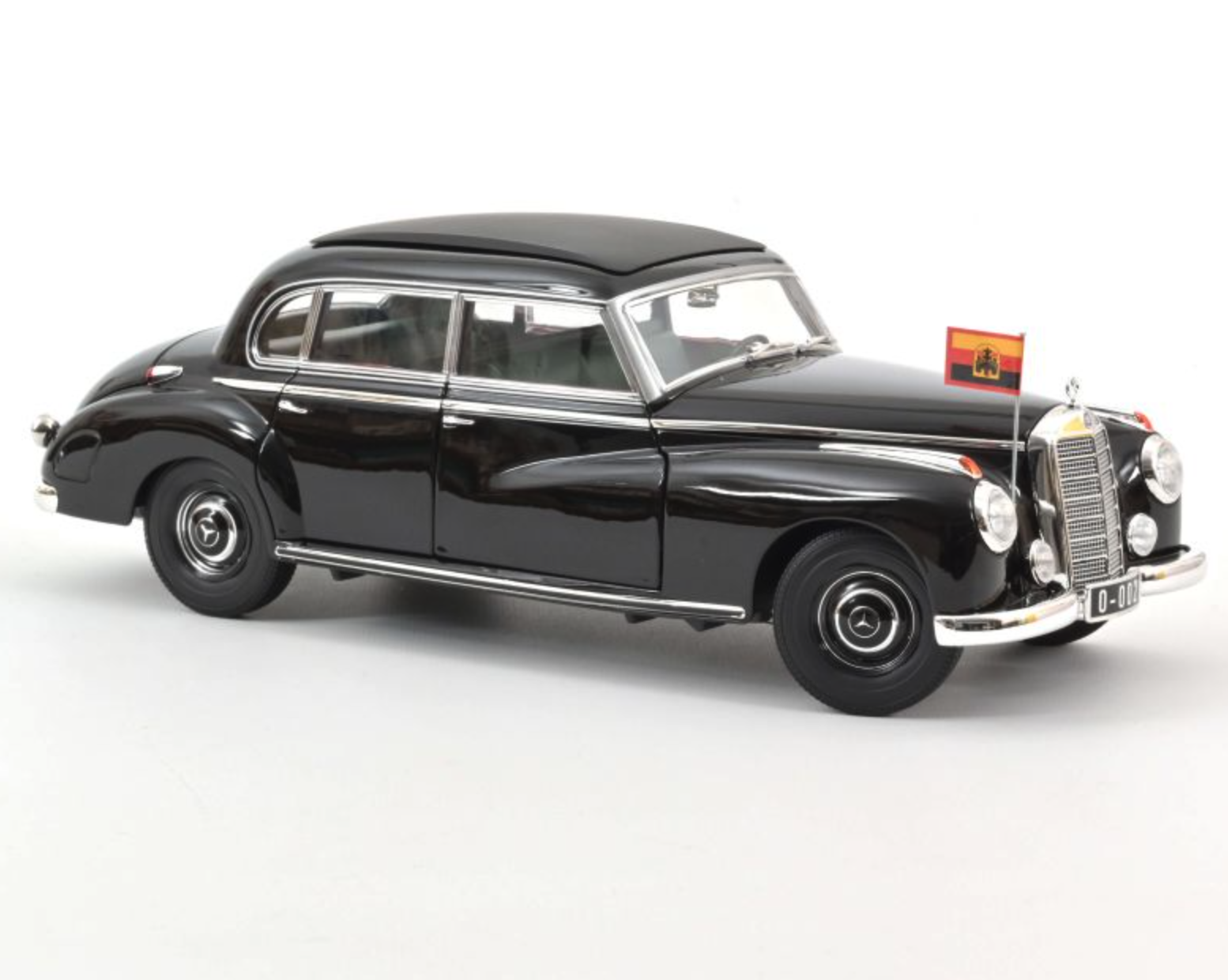 Модель автомобиля Norev 1:18 Mercedes-Benz 300 W186 1955 Konrad Adenauer Black (183707)