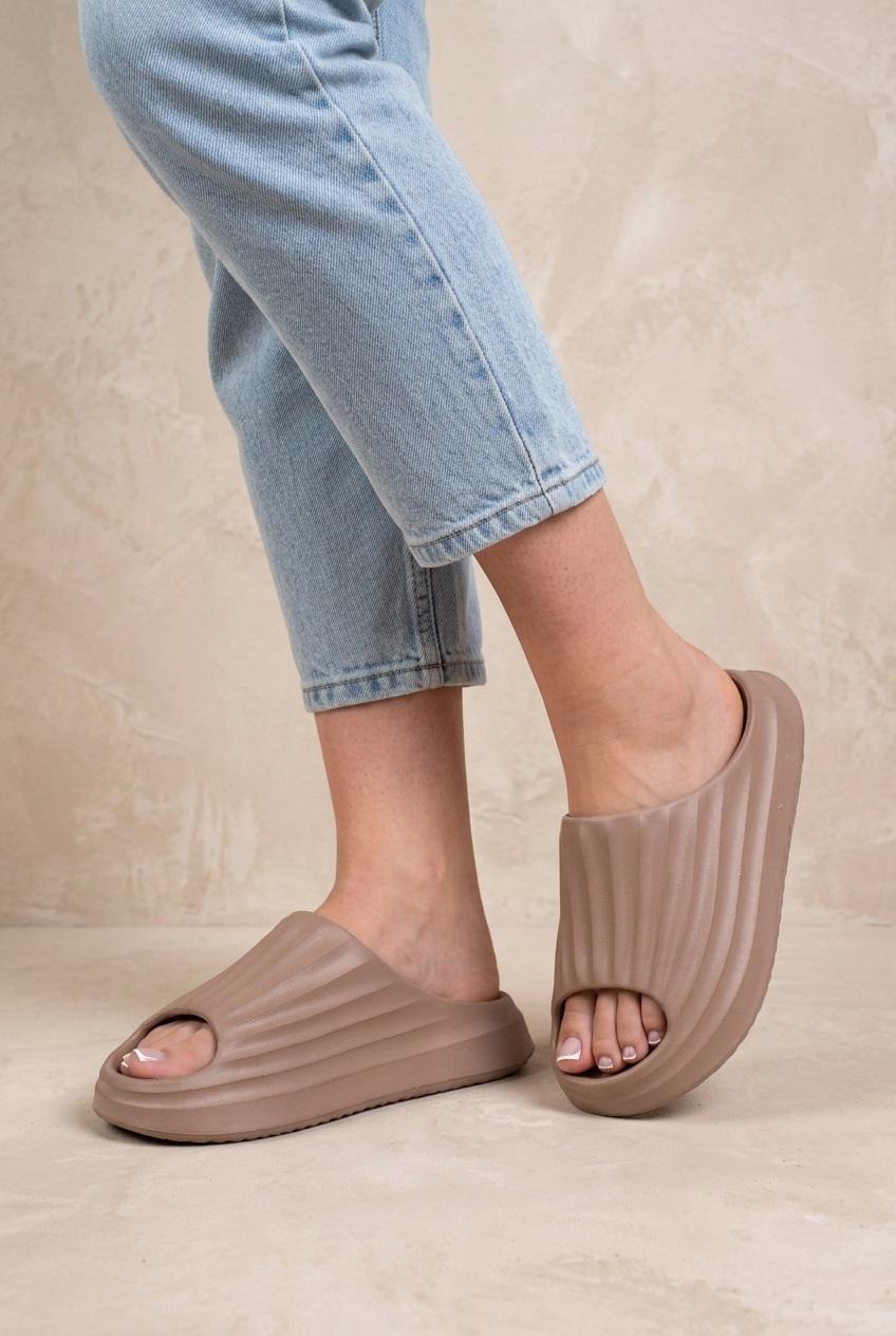 Шлепанцы женские Fashion 351028 р. 38 Коричневый Шлепанцы женские Fashion 351028 р. 38 Коричневый