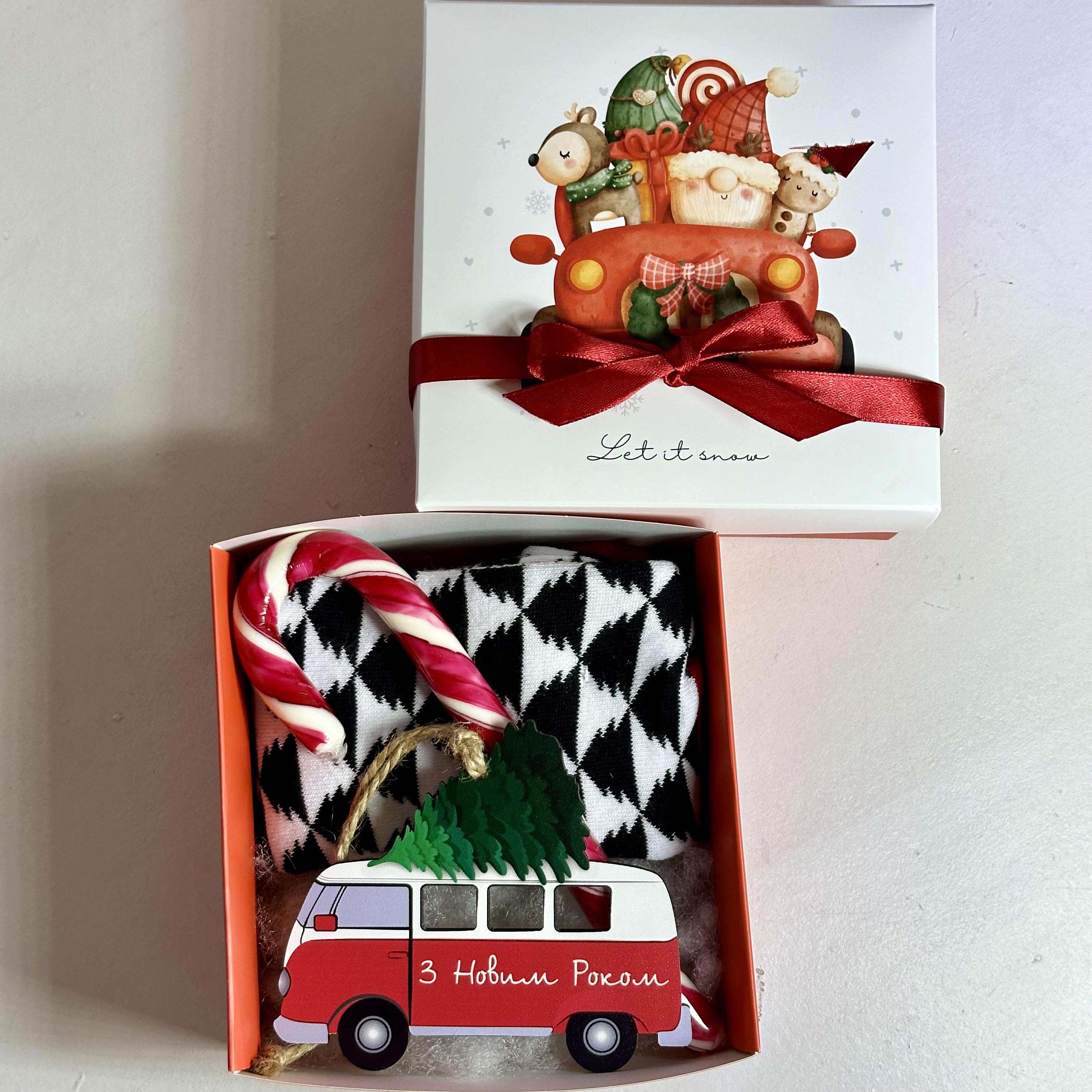 Набір подарунковий з новорічними шкарпетками та іграшкою - фото 5 Набір подарунковий з новорічними шкарпетками та іграшкою - фото 5