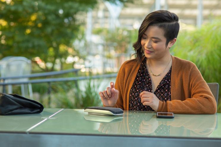 Спікерфон Poly Sync 20+ з адаптером BT700 2 x Bi-Mic радіус 2 м 1 х динамік сертифікат Microsoft Teams USB-A Bluetooth Сірий - фото 2 Спікерфон Poly Sync 20+ з адаптером BT700 2 x Bi-Mic радіус 2 м 1 х динамік сертифікат Microsoft Teams USB-A Bluetooth Сірий - фото 2