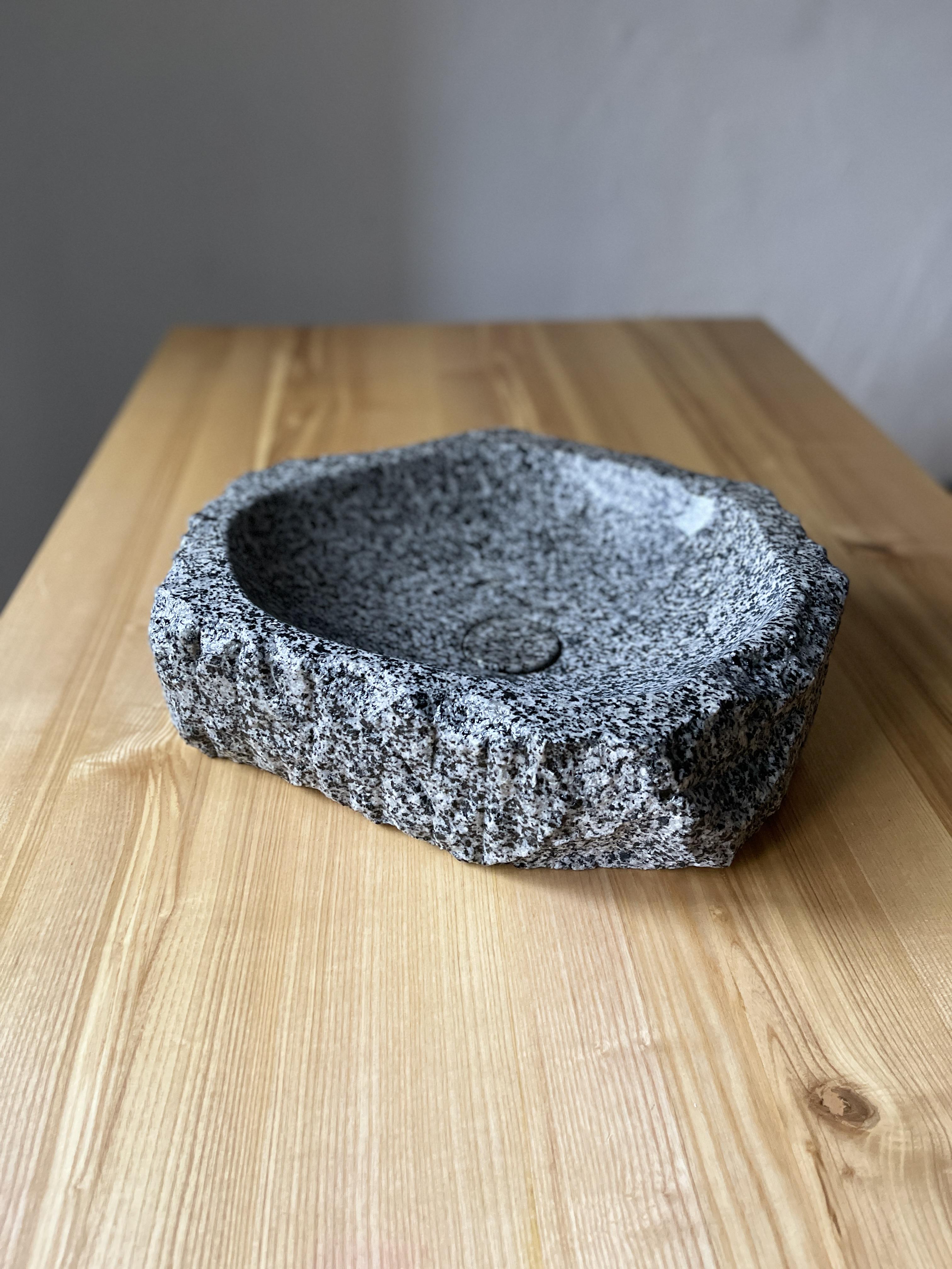 Умивальник з натурального каменю Покостівський граніт 40х35х11см (29014279) - фото 2 Умивальник з натурального каменю Покостівський граніт 40х35х11см (29014279) - фото 2