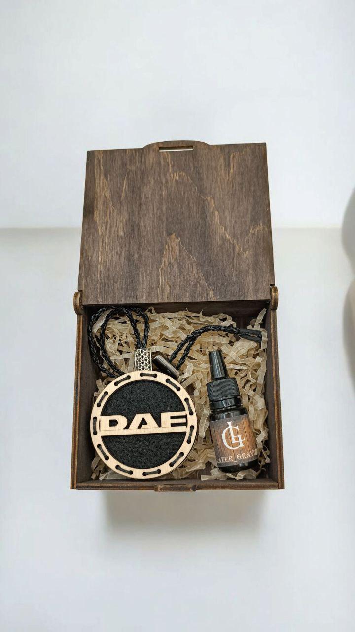 Ароматизатор для авто Daf многоразовый из дерева/войлока и аромапарфюм 10 мл в подарочной коробке (123) - фото 8