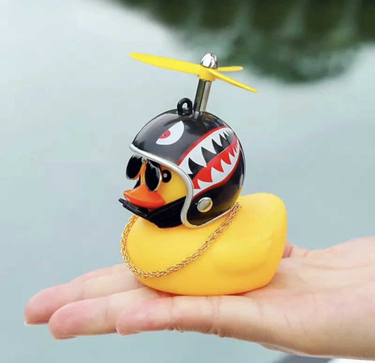 Качка автомобільна з шоломом та кріпленням 5179 Iron Man Black (4204859) - фото 2 Качка автомобільна з шоломом та кріпленням 5179 Iron Man Black (4204859) - фото 2