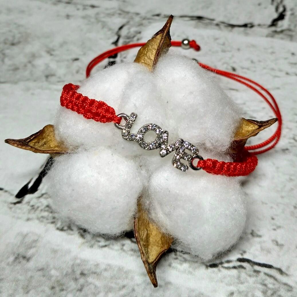 Браслет с красной нитью Love (2-4-5-18-8) Браслет с красной нитью Love (2-4-5-18-8)