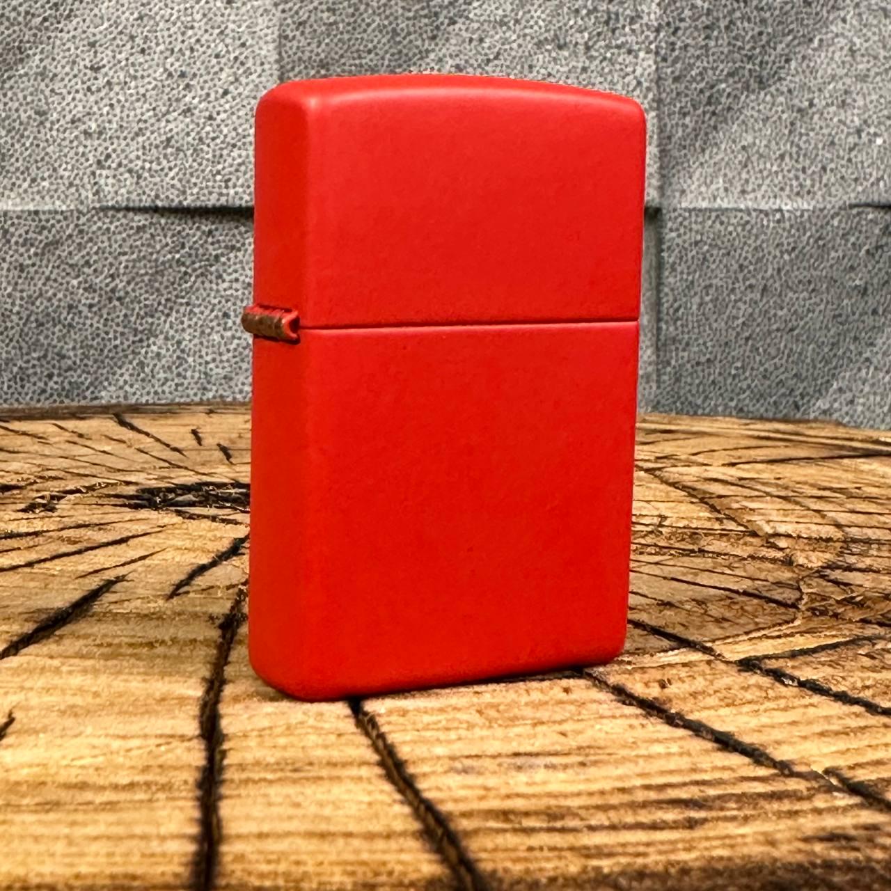 Зажигалка бензиновая ZIPPO в подарочной упаковке Red Matte Зажигалка бензиновая ZIPPO в подарочной упаковке Red Matte