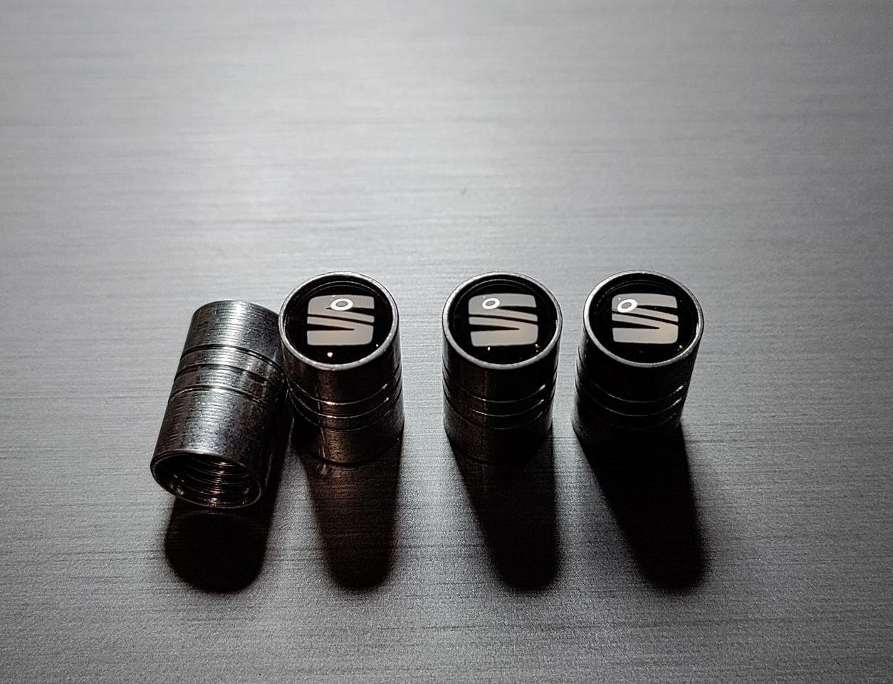 Колпачки на ниппель с логотипом SEAT металлические (1932723129) Колпачки на ниппель с логотипом SEAT металлические (1932723129)