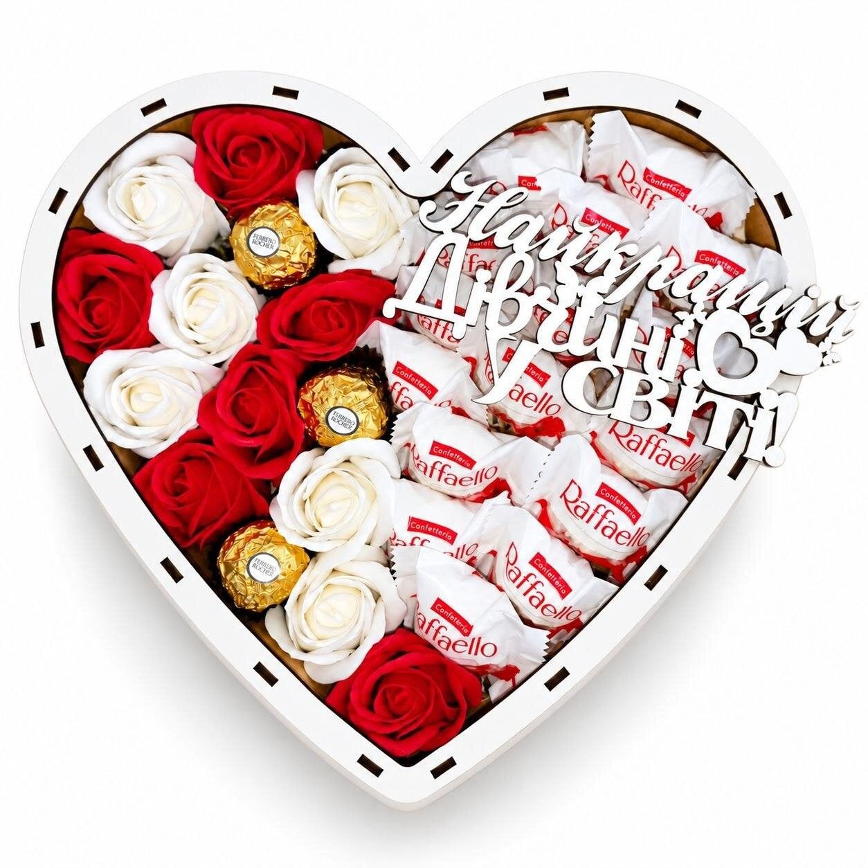 Бокс с конфетами Ferrero Raffaello и розами (ar44-1)
