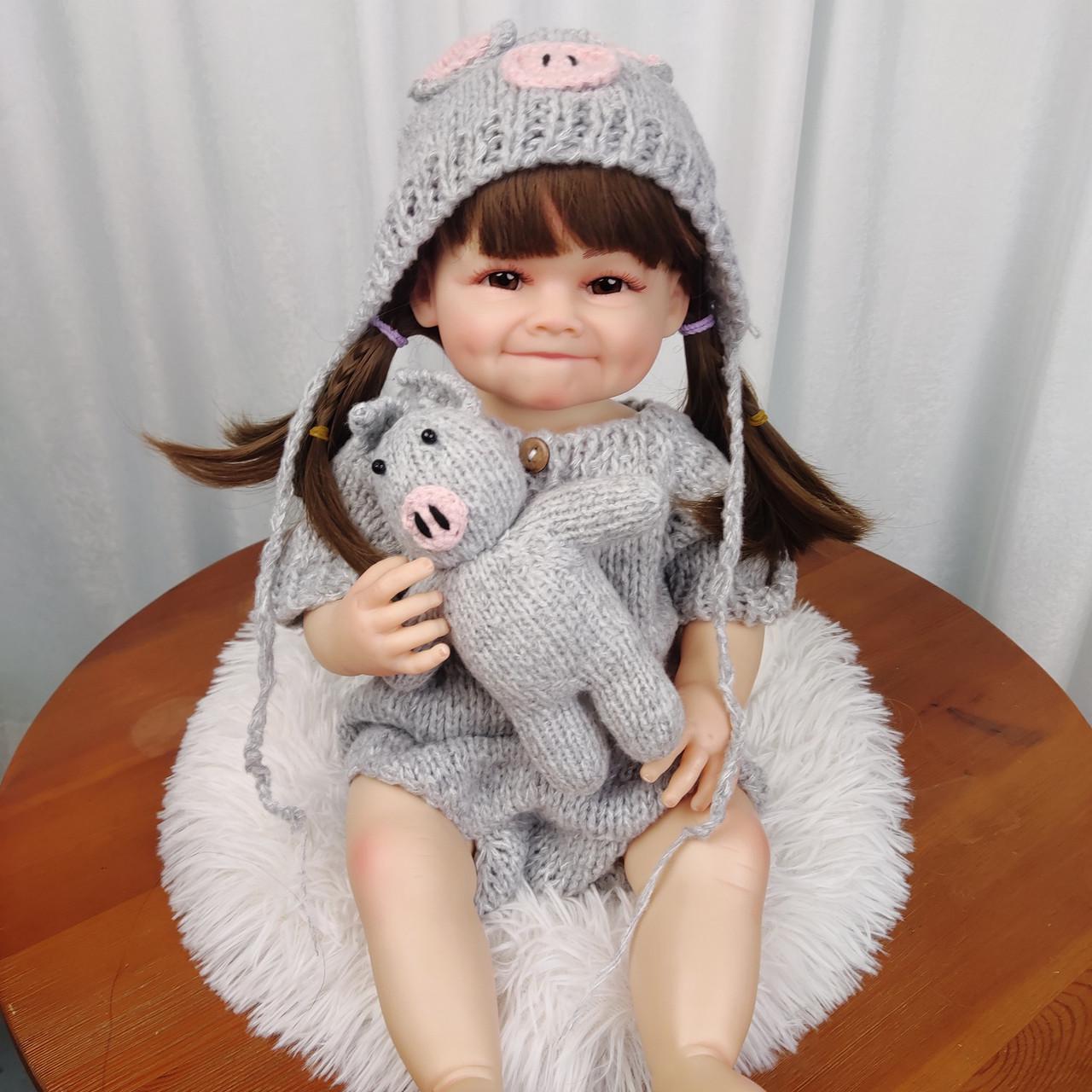 Кукла Reborn Мила винил-силиконовая с соской/бутылочкой/игрушкой 55 см (2457723675) - фото 6 Кукла Reborn Мила винил-силиконовая с соской/бутылочкой/игрушкой 55 см (2457723675) - фото 6