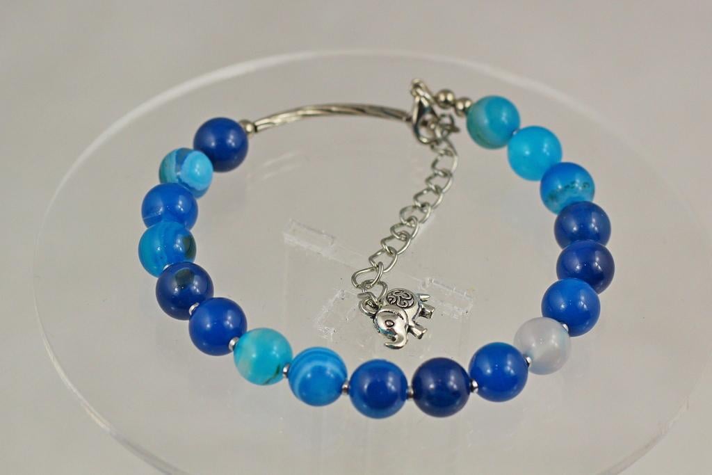 Браслет жесткий из синего агата 19 см 8 мм Серебристый (32544866)