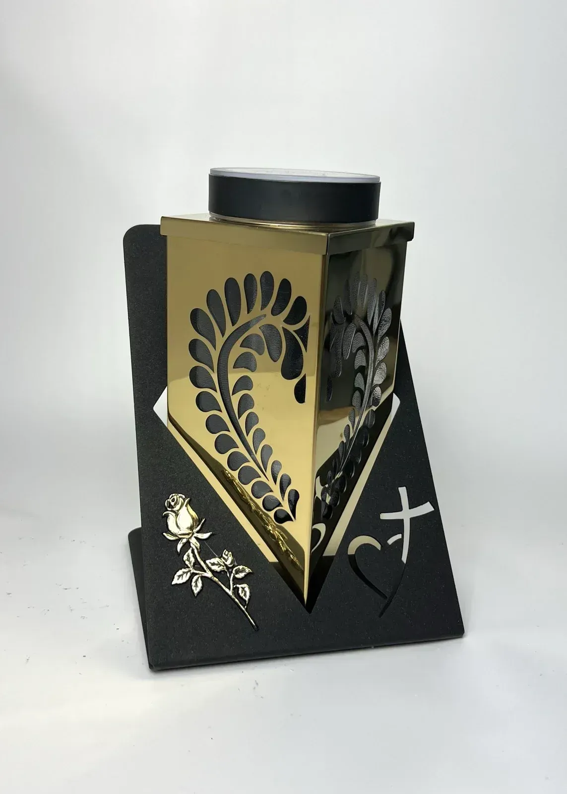 Ваза-лампадка металлическая с солнечной панелью для Аллеи Героев Золотая (L0001)