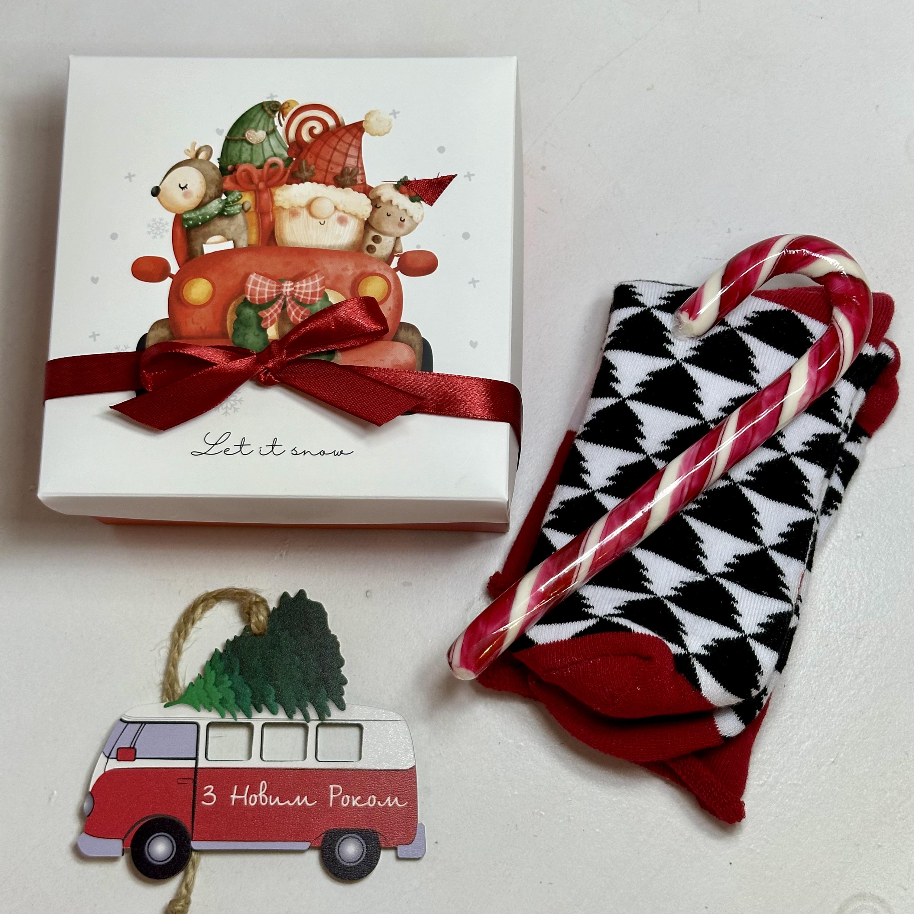 Набір подарунковий з новорічними шкарпетками та іграшкою