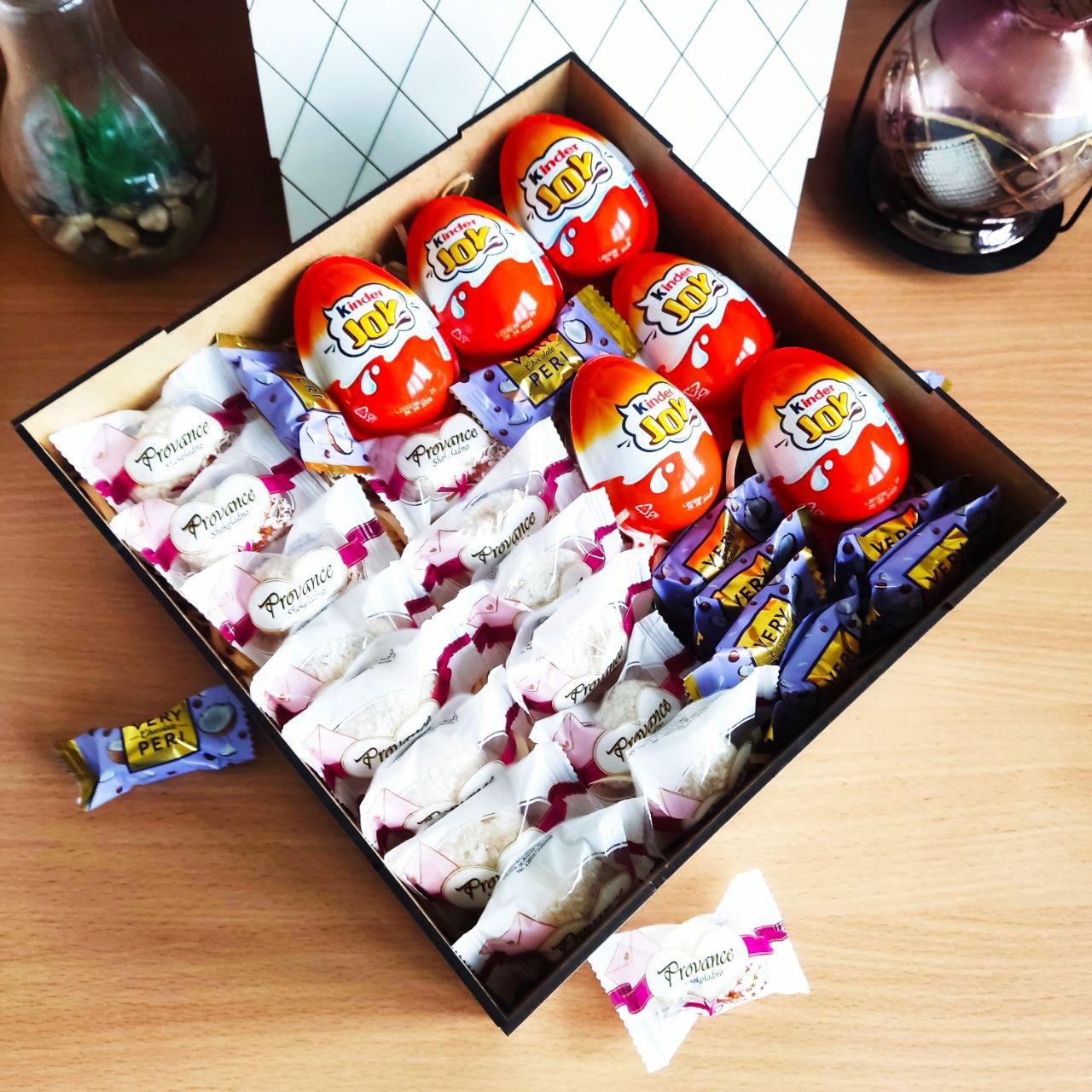 Подарочный бокс с Kinder JOY и сладостями (ar318) - фото 3