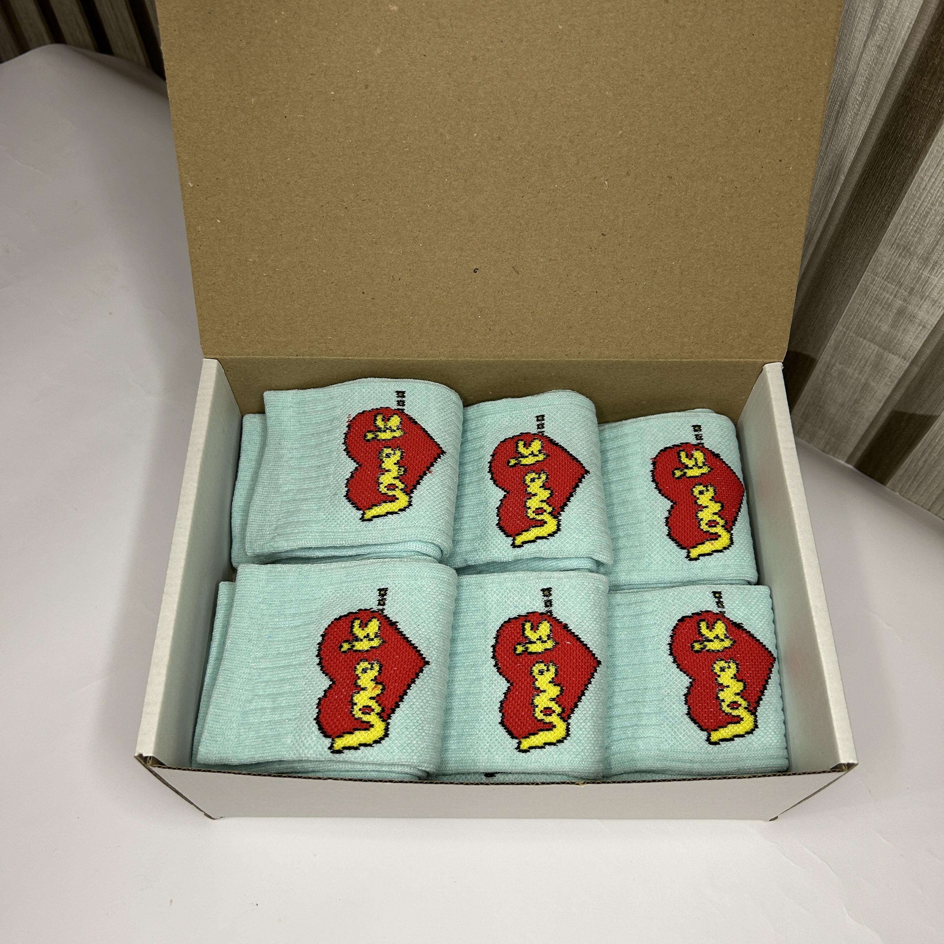 Подарунковий бокс жіночий шкарпетки з високою резинкою Love is р. 36-41 (28516385)