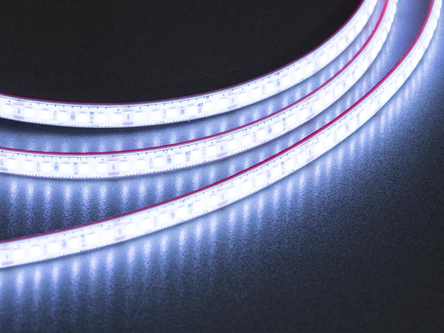 Светодиодная лента 24 В 180 диодов на метр герметична 8 мм Холодный Белый (P24-2835-180-CW-68-8/20)