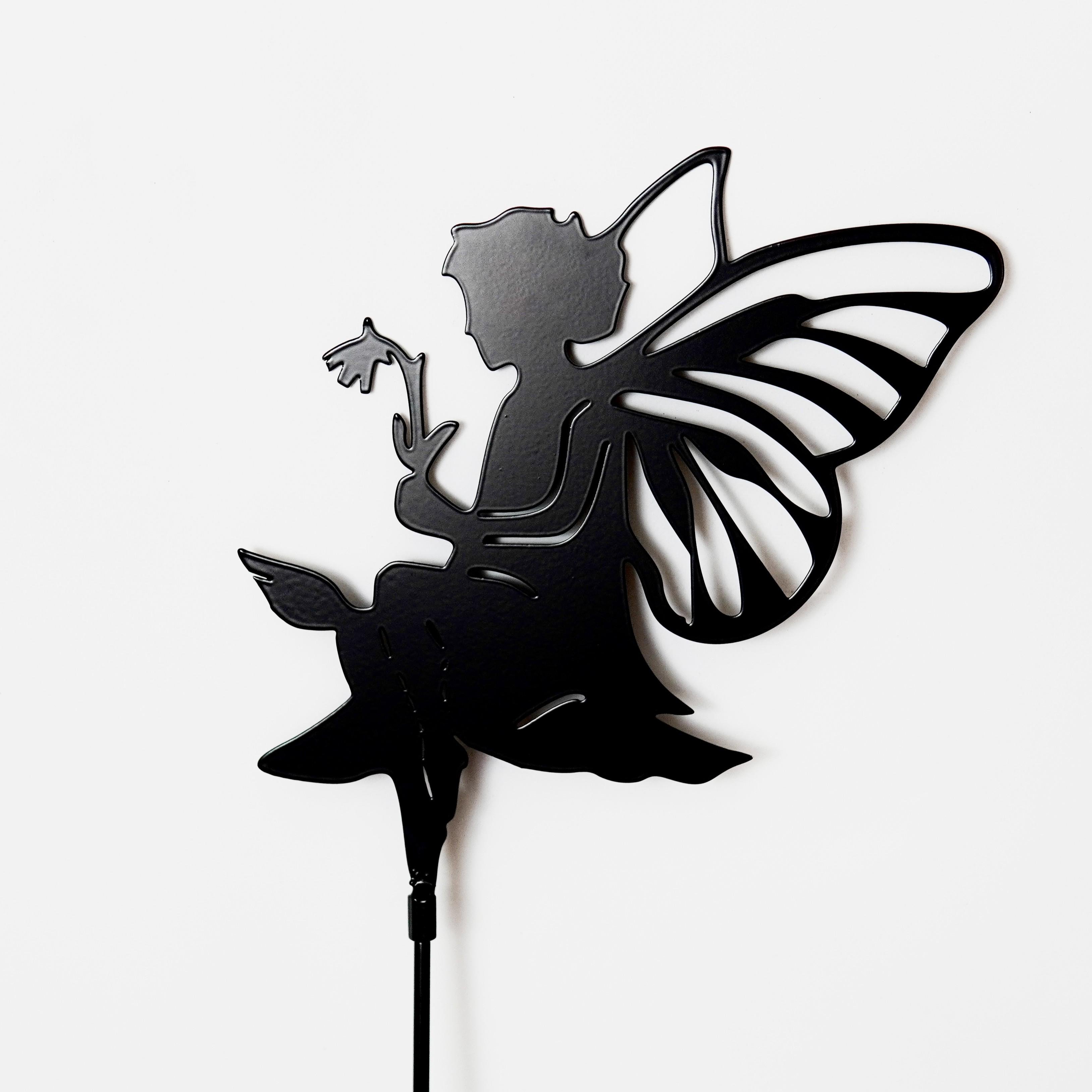 Садовая фигура Эльф с цветком металлическая для сада/подворья/клумбы (DCR063)