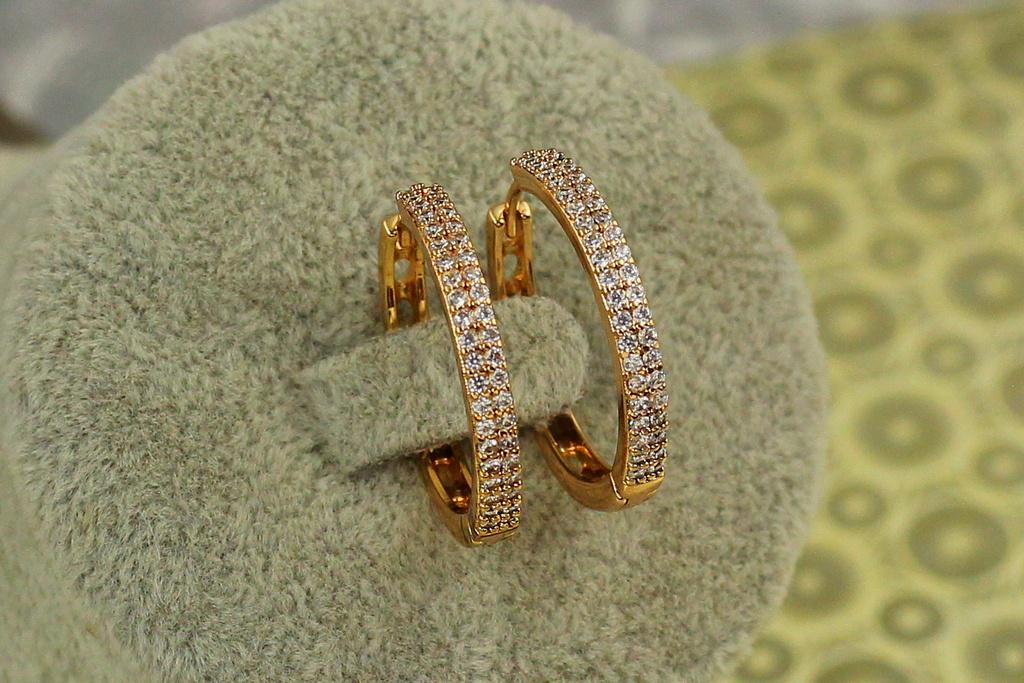 Серьги кольца Хuping Jewelry две дорожки с мелкими камнями 2 см Золотистый (28052954)