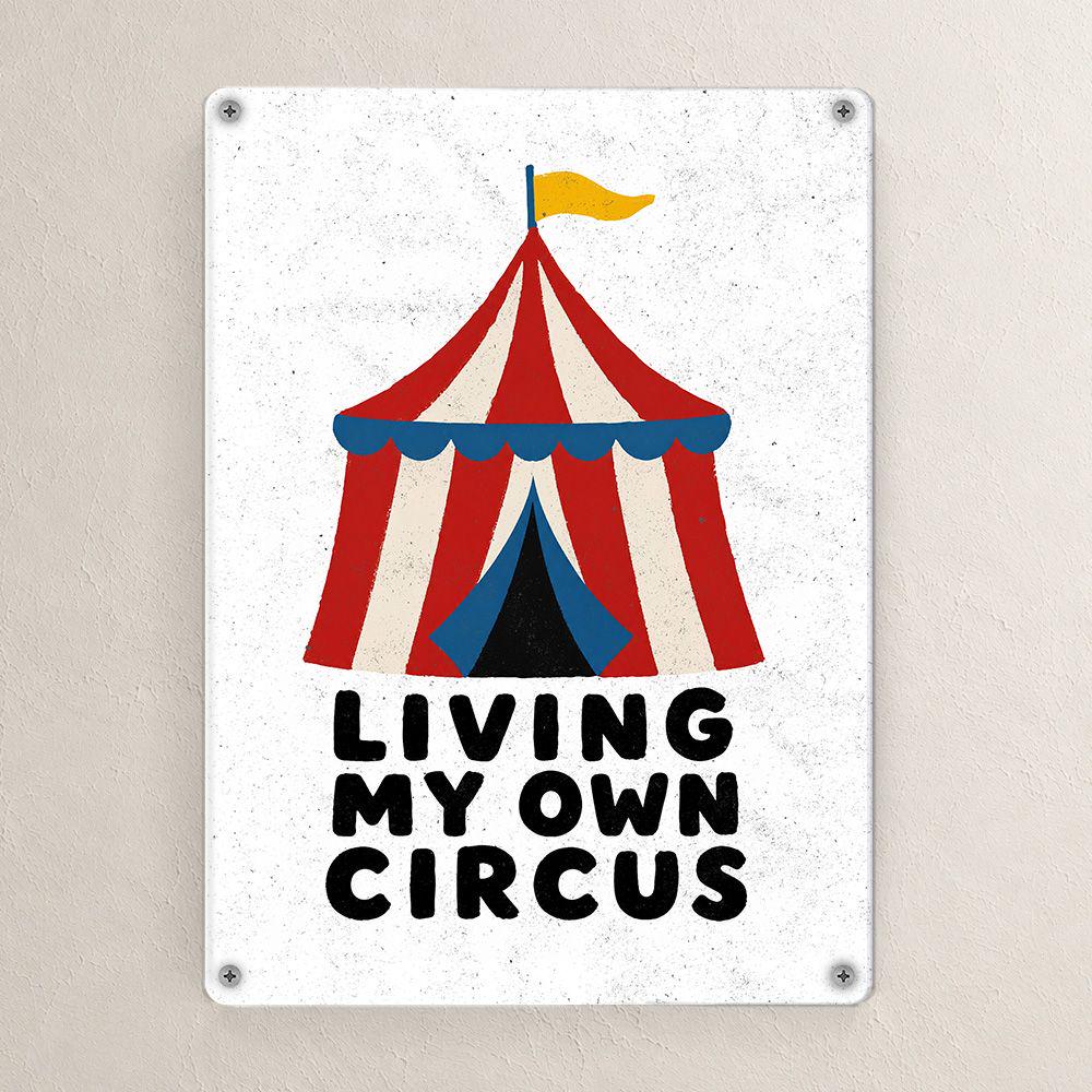Табличка металлическая Living my own circus 26х18,5 см (MET_26J033)