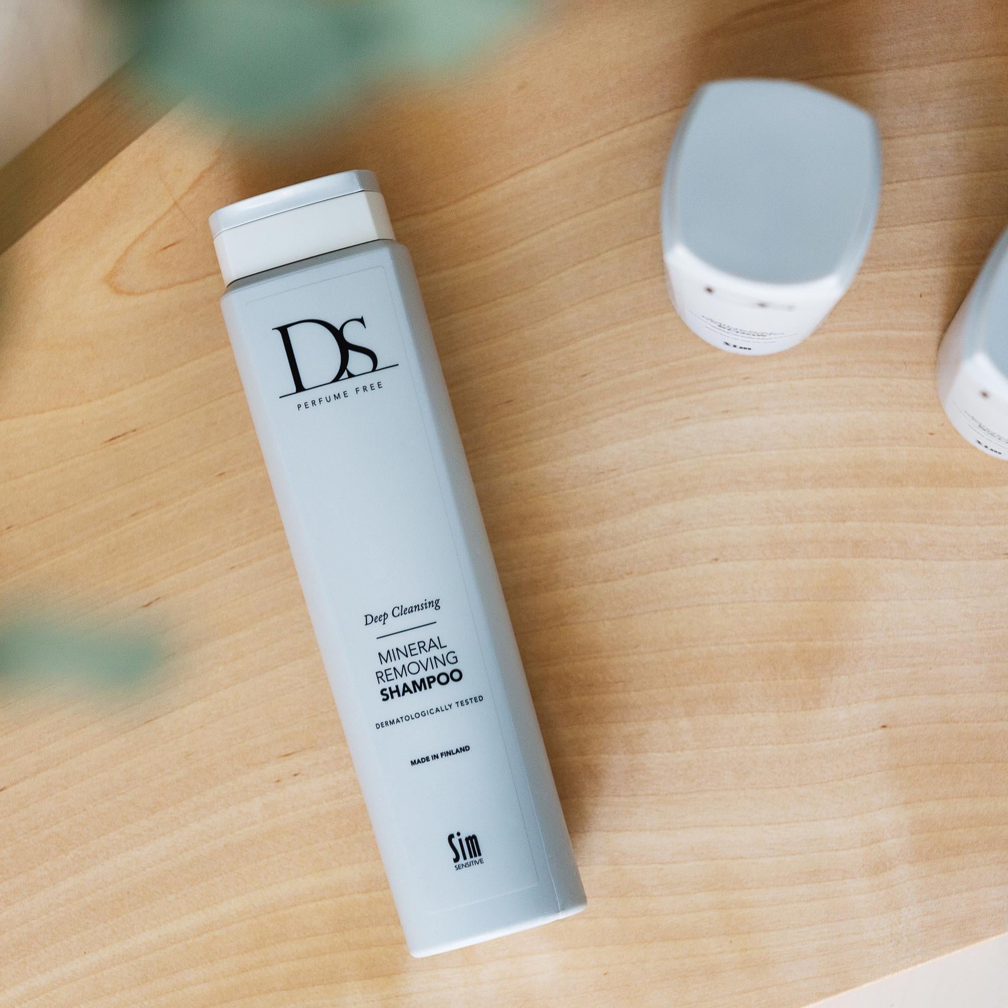 Шампунь Sim Sensitive для глубокой очистки волос от минералов DS Mineral Removing Shampoo 250 мл