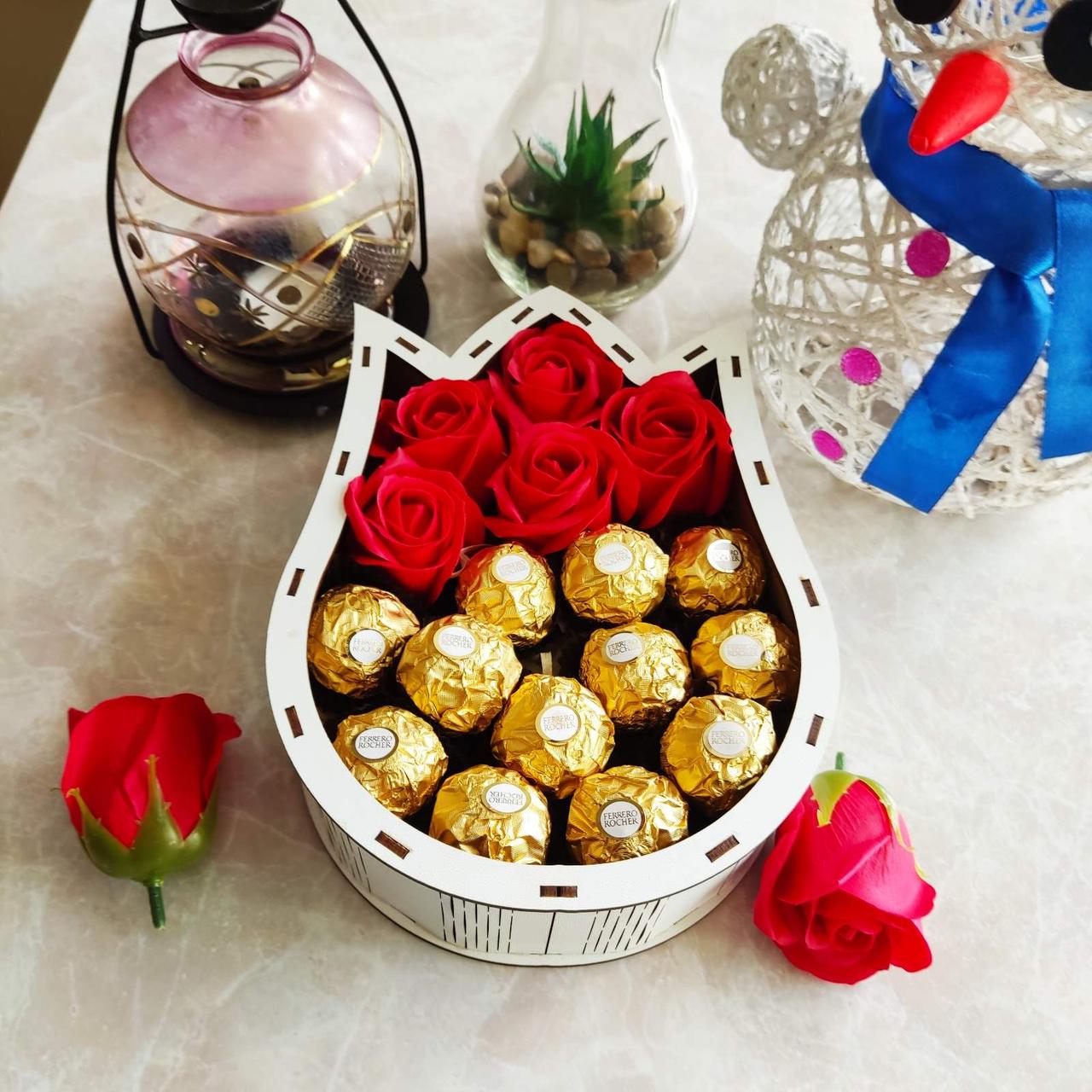 Подарунковий бокс із цукерок Ferrero і троянд для дівчини на 8 березня/день закоханих/день народження (ar40) - фото 5