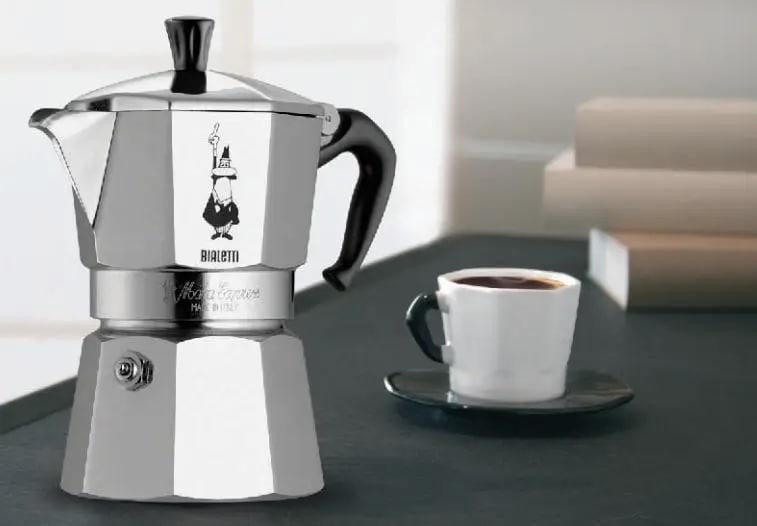 Гейзерна кавоварка Bialetti Moka Express 3 чашки 170 мл - фото 3