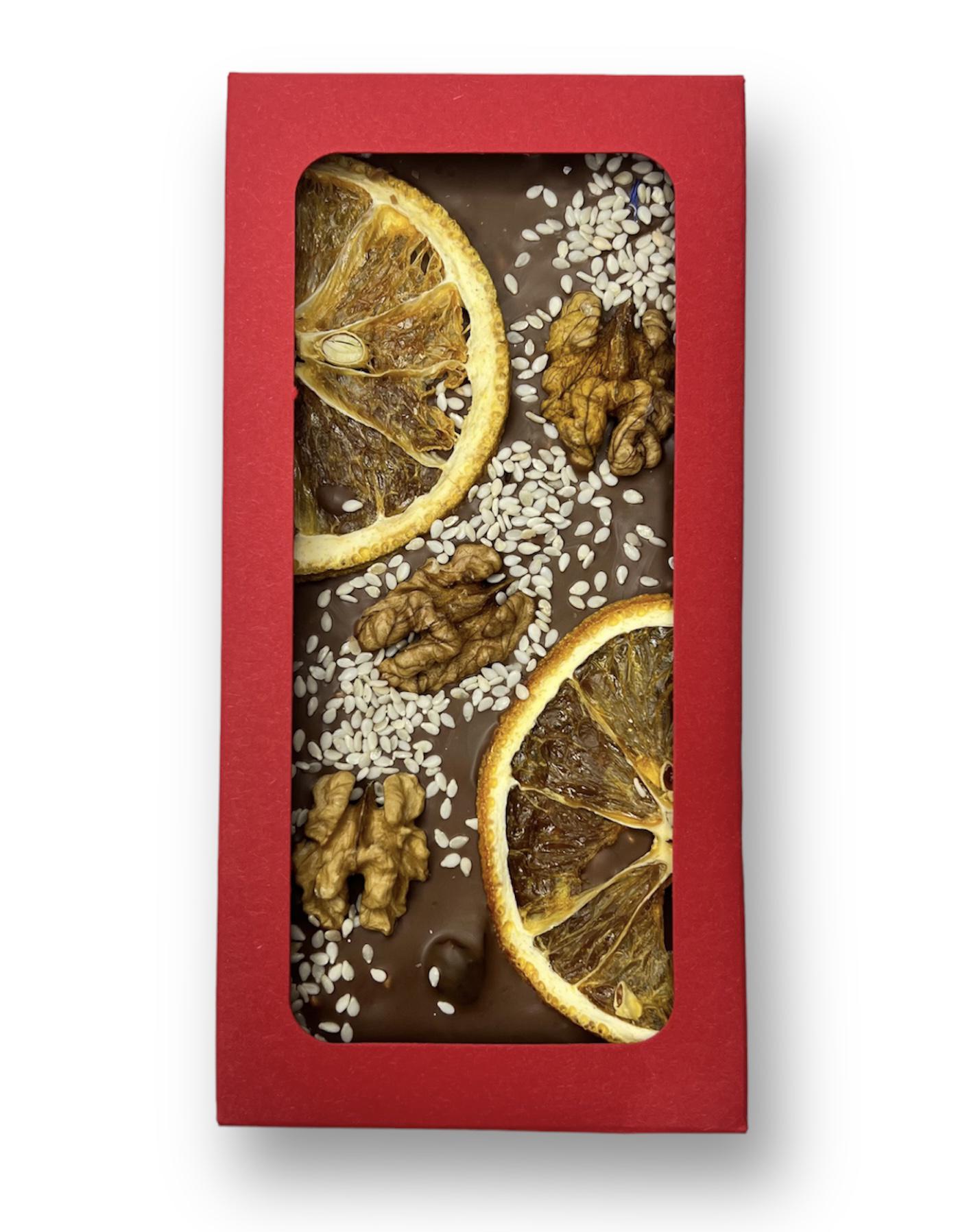 Шоколад молочный LAVIVA CHOCOLATES грецкий орех 90 г (0204)