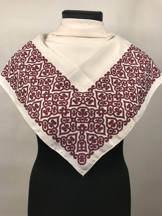 Платок Цветы Молочный с красным (29439606)