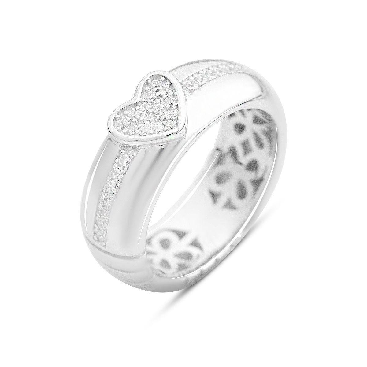 Кольцо серебряное с фианитами в форме сердца р. 17 Кольцо серебряное с фианитами в форме сердца р. 17