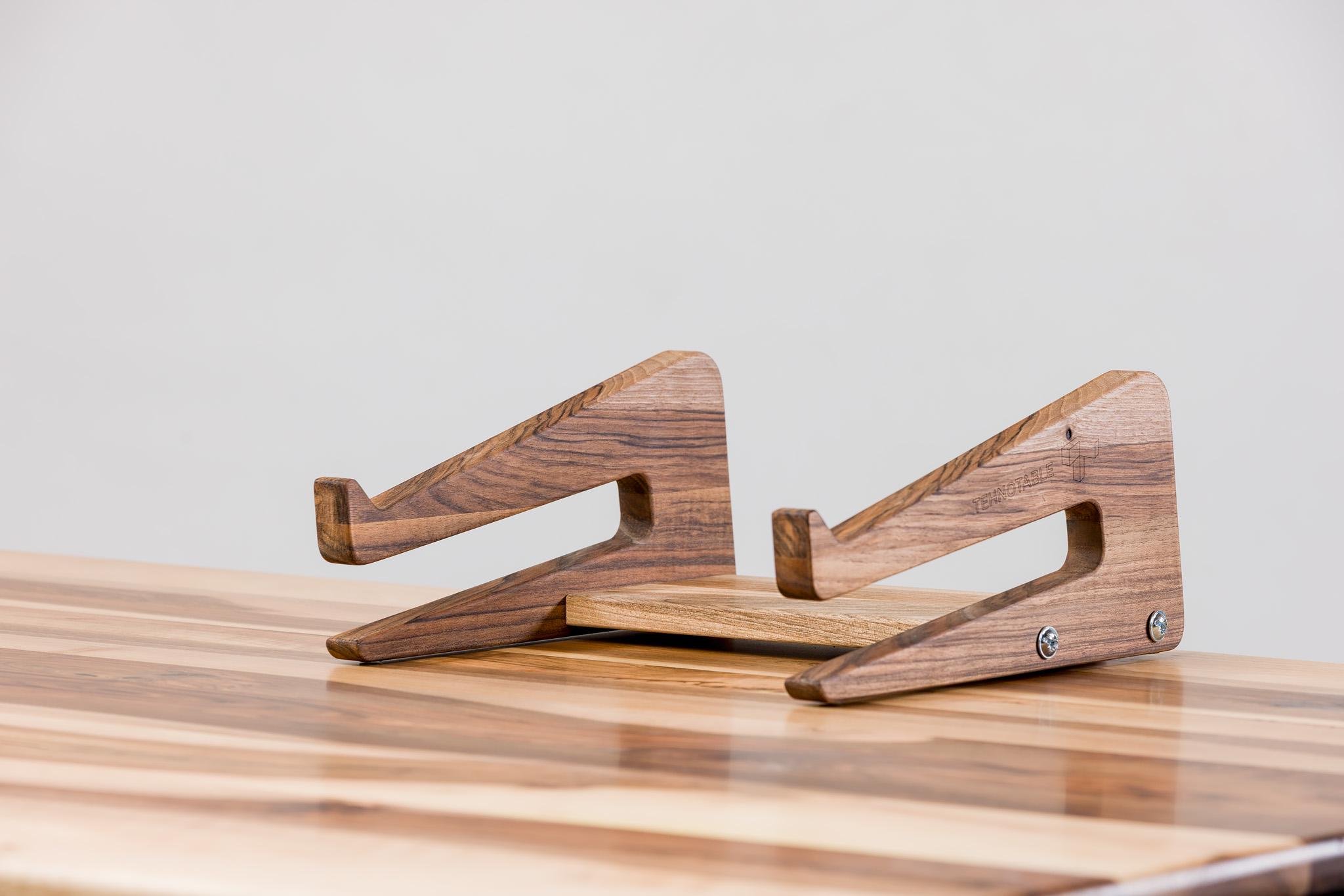 Підставка для ноутбука TEHNOTABLE з цільноламельного горіху універсальна 3в1 (055-03-02) Підставка для ноутбука TEHNOTABLE з цільноламельного горіху універсальна 3в1 (055-03-02)