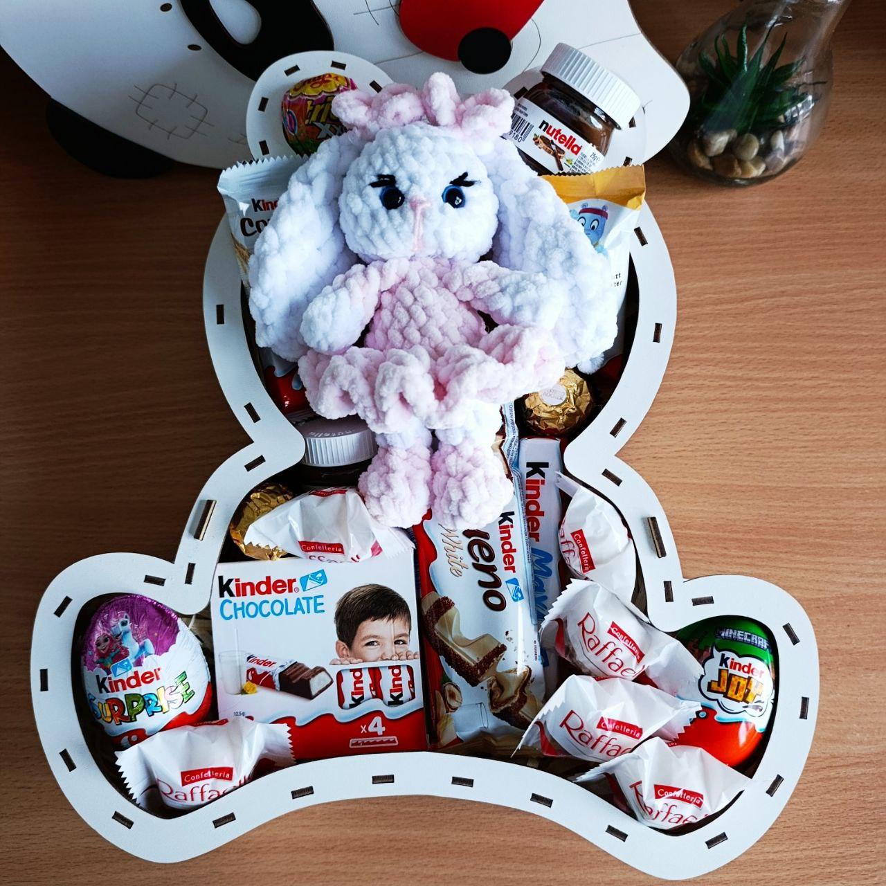 Бокс із солодощами та іграшкою 34х31х9 см (ar412-1)